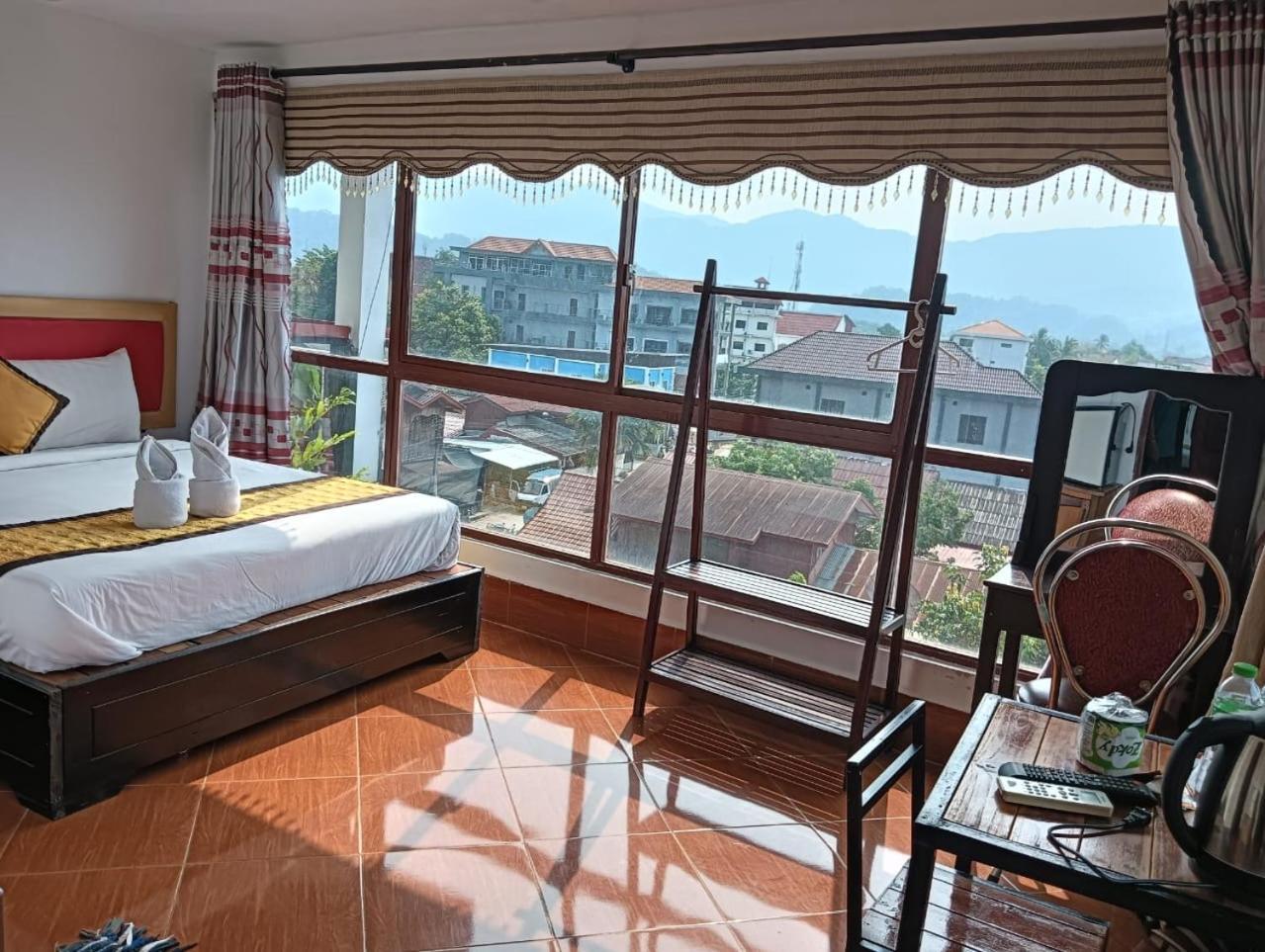 Bountang Riverside Hotel Vang Vieng Dış mekan fotoğraf