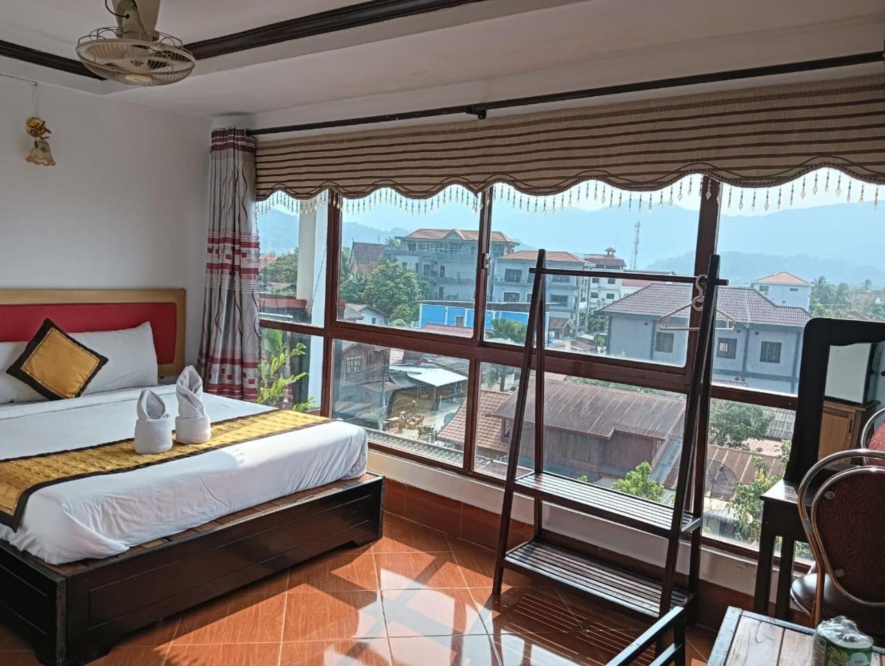 Bountang Riverside Hotel Vang Vieng Dış mekan fotoğraf